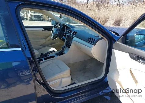 2013 Volkswagen Passat 2.5L Se from USA, damaged, VIN 1VWBH7A33DC005813